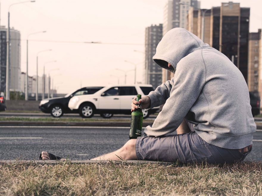 Kom tilbage til et liv uden afhængighed med en alkoholbehandling